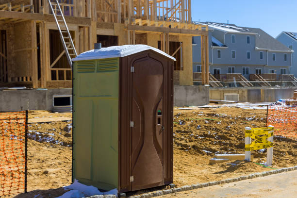 Best Portable restroom trailer rental  in Raymond, WA